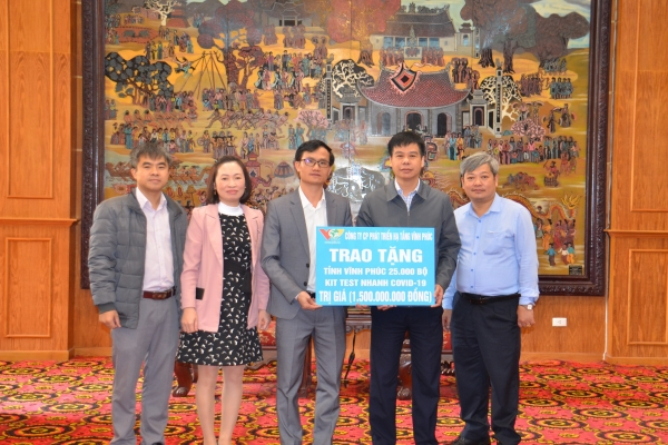 VPID trao tặng 25.000 bộ Kit test nhanh Covid-19 cho UBND Tỉnh Vĩnh Phúc